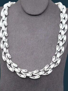 Vintage Monet White Enamel Paisley Leaf Link Statement Necklace Gold Tone 17"
